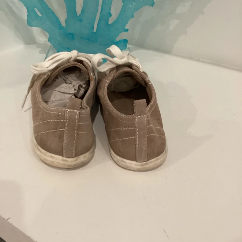 Merona Suede Beige Casual Flat Lace Up Sneaker Women's Shoes Size 6.5